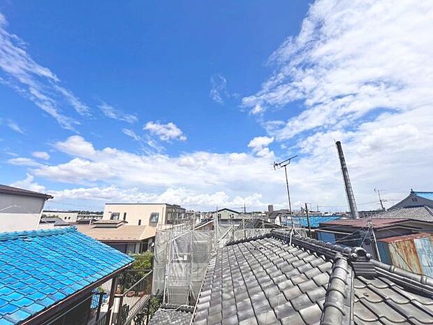 「眺望」穏やかな街並みを一望しながら、爽やかな風と柔らかく降り注ぐ陽光を感じて頂けます。