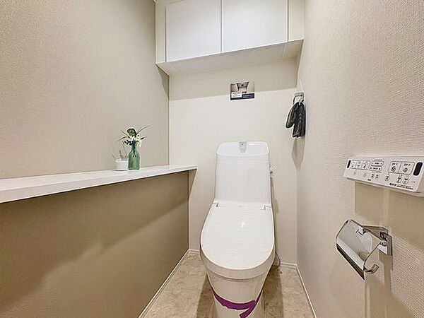 「リフォーム済・トイレ」トイレ関係の設備も一新されています。もちろん温水洗浄機能付き便座です。