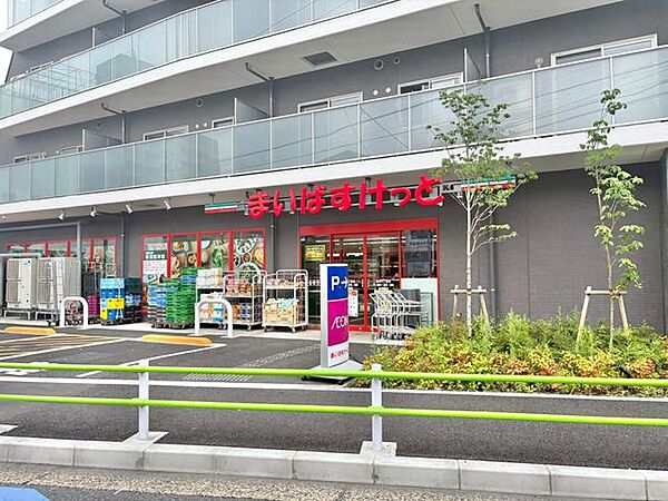 徒歩5分。まいばすけっと 亀有4丁目店 400m
