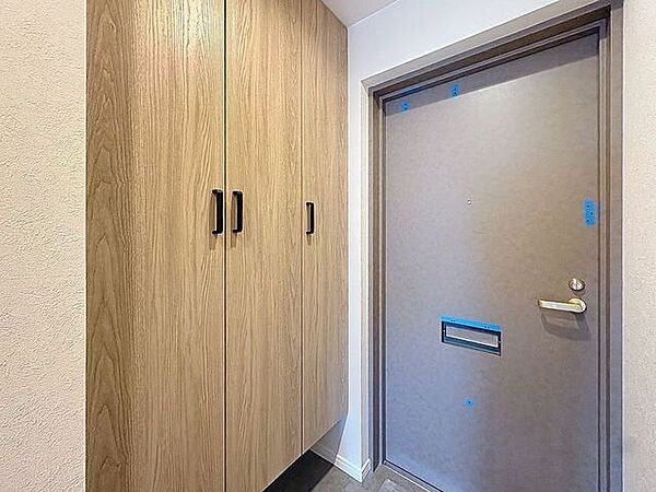 「玄関」家の中でお客様を迎える最初の場所である玄関。豊富な玄関収納で、常に綺麗に保つことが出来ます。