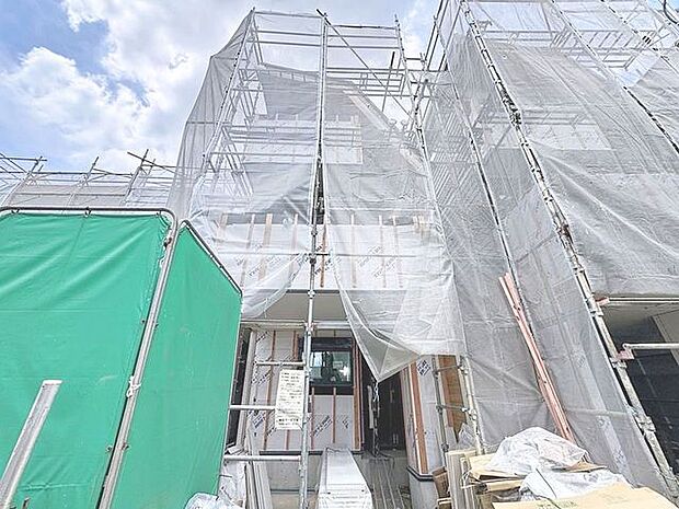 物件の陽当りや通風・仕様設備やお部屋の大きさの比較、近隣・周辺環境や街並みなど、資料には掲載していない情報が現地にはたくさんあります。　是非一度、現地をご確認ください。