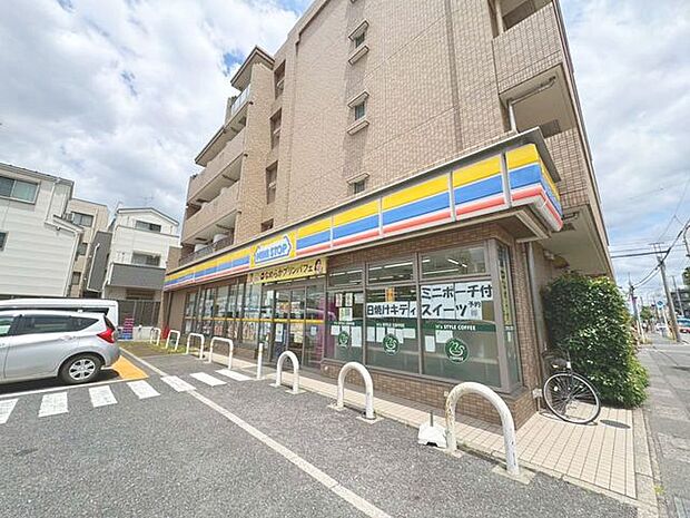 ミニストップ市川富浜店 320m