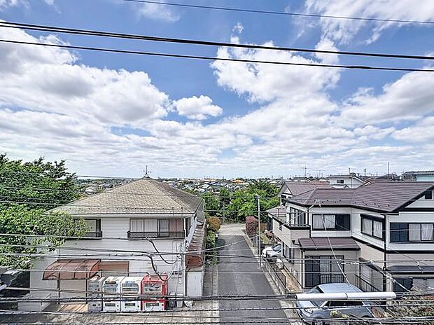 「眺望」穏やかな街並みを一望しながら、爽やかな風と柔らかく降り注ぐ陽光を感じて頂けます。