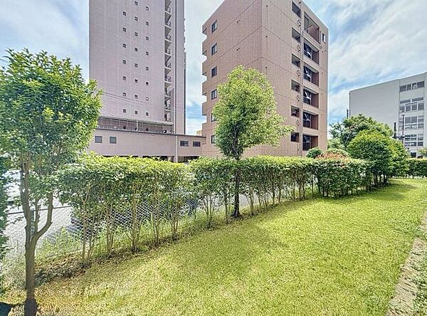 「眺望」穏やかな街並みを一望しながら、爽やかな風と柔らかく降り注ぐ陽光を感じて頂けます。