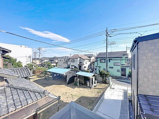 「眺望」穏やかな街並みを一望しながら、爽やかな風と柔らかく降り注ぐ陽光を感じて頂けます。