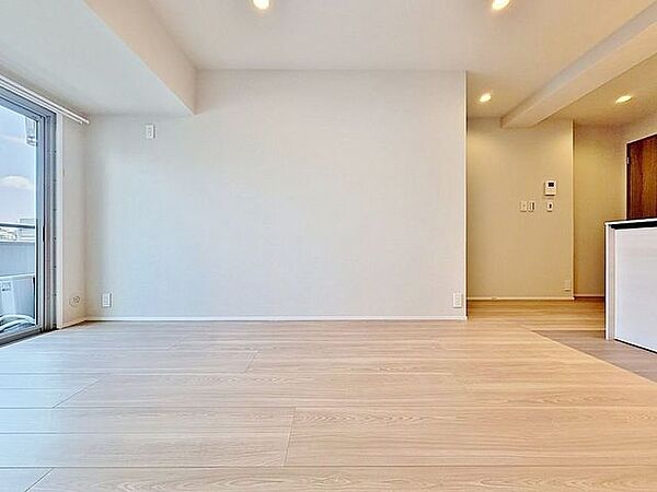 「団欒の場」忙しい朝でも、しっかり家族が揃って食事をして頂けるゆとりある大きさのダイニングスペース。手料理をテーブルで囲む素敵な時間を存分に愉しんで下さい。