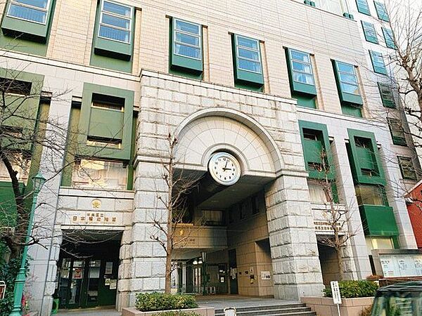 徒歩5分。中央区立日本橋小学校 390m