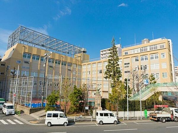 徒歩17分。中央区立日本橋中学校 1340m