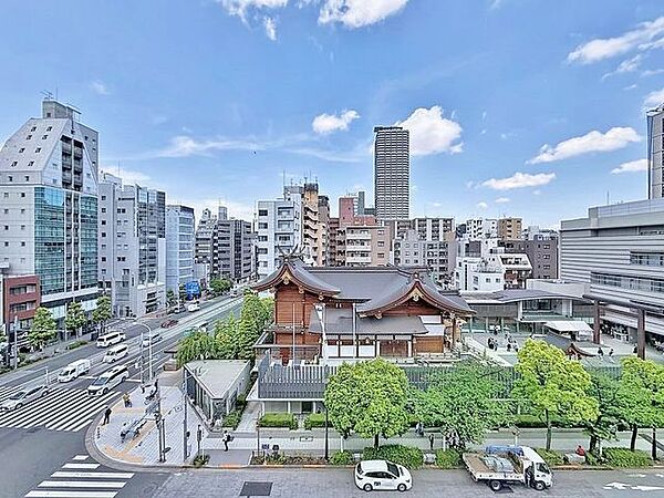 「眺望」穏やかな街並みを一望しながら、爽やかな風と柔らかく降り注ぐ陽光を感じて頂けます。