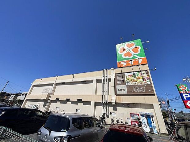 徒歩9分。ライフ市川国分店 710m