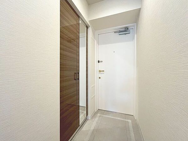 「玄関」家の中でお客様を迎える最初の場所である玄関。豊富な玄関収納で、常に綺麗に保つことが出来ます。