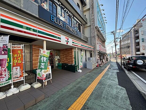 徒歩5分。セブンイレブン新検見川店 380m