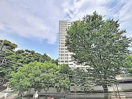 「眺望」穏やかな街並みを一望しながら、爽やかな風と柔らかく降り注ぐ陽光を感じて頂けます。
