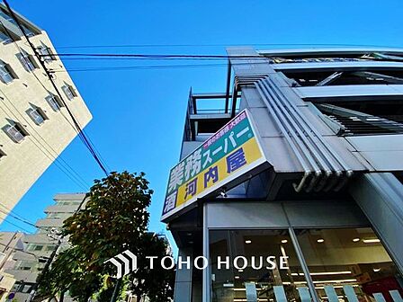 徒歩2分。業務スーパー河内屋酒販 亀戸店 90m