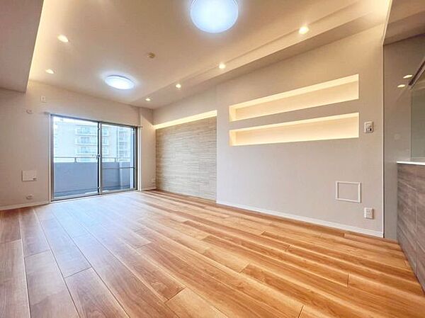 「インテリア映えする内装。」お部屋全体が優しく柔らかな色合いとなっていて、お家時間を穏やかに過ごせる空間が広がっています。