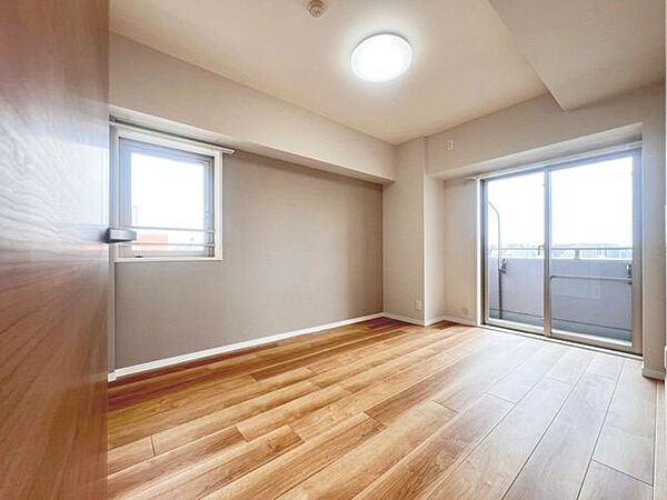 「2面採光の居室」居室に窓が2ヶ所あるので、明るさの確保と、風の通り道ができることで換気のしやすいお家になっています。