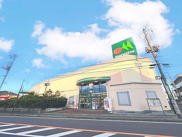 マルエツ金杉店 徒歩13分。 1040m