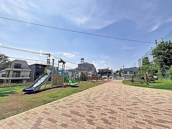 滝野川三丁目公園 400m