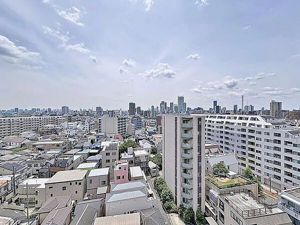 「眺望」穏やかな街並みを一望しながら、爽やかな風と柔らかく降り注ぐ陽光を感じて頂けます。