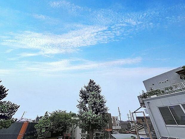 「眺望」心地よい風を感じながら、青空を眺め一息つくことのできる住空間です。