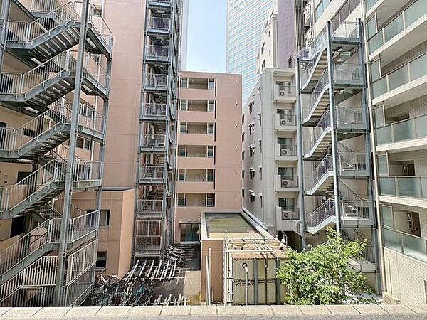 「眺望」穏やかな街並みを一望しながら、爽やかな風と柔らかく降り注ぐ陽光を感じて頂けます。
