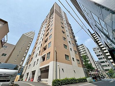 外観：「～ピアース東京インプレイス～」6階×南東向き。56平米の開放的な住戸。2026年9月にリフォーム完了予定のペット飼育可能マンションです。