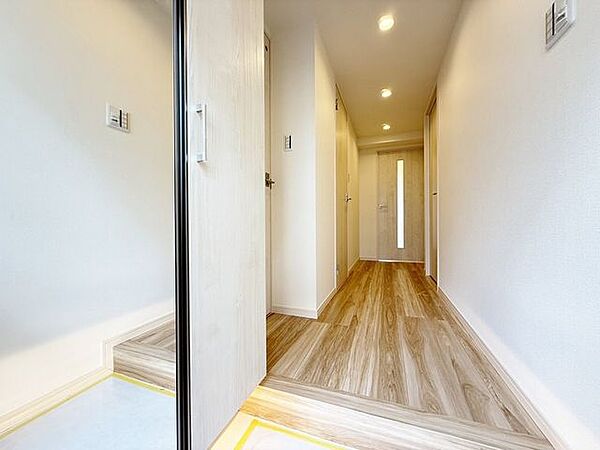 「玄関」家の中でお客様を迎える最初の場所である玄関。豊富な玄関収納で、常に綺麗に保つことが出来ます。
