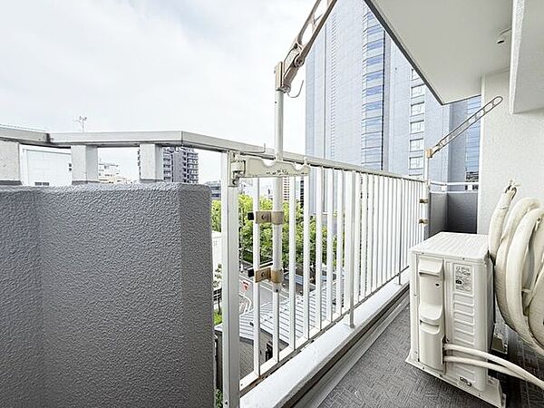 「バルコニー」大きな空に囲まれた気持ちのいい住まい。バルコニーを覗くだけで圧倒的な開放感に包まれます。