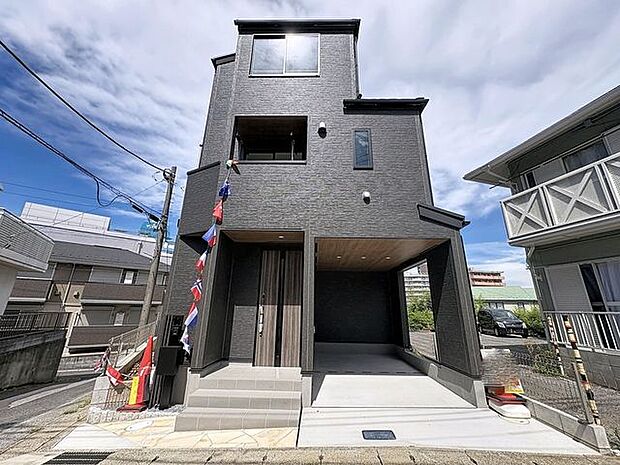 「〜3階建て3LDK〜」17帖超えのLDK、豊富な収納、生活を彩る設備など、プラスワンのポイントが詰まった邸宅です。
