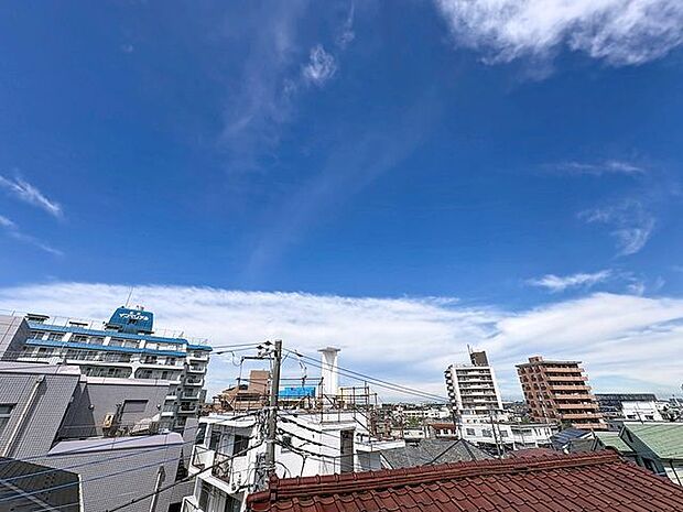 「眺望」心地よい風を感じながら、青空を眺め一息つくことのできる住空間です。