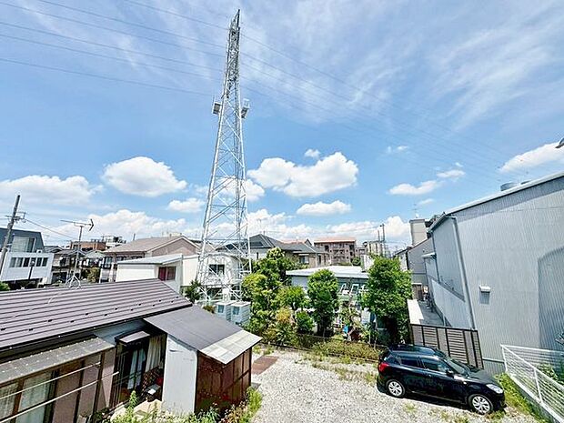 「眺望」穏やかな街並みを一望しながら、爽やかな風と柔らかく降り注ぐ陽光を感じて頂けます。