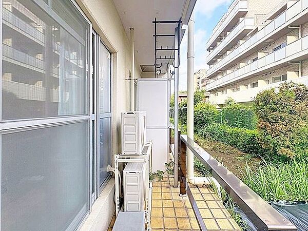 「バルコニー」大きな空に囲まれた気持ちのいい住まい。バルコニーを覗くだけで圧倒的な開放感に包まれます。