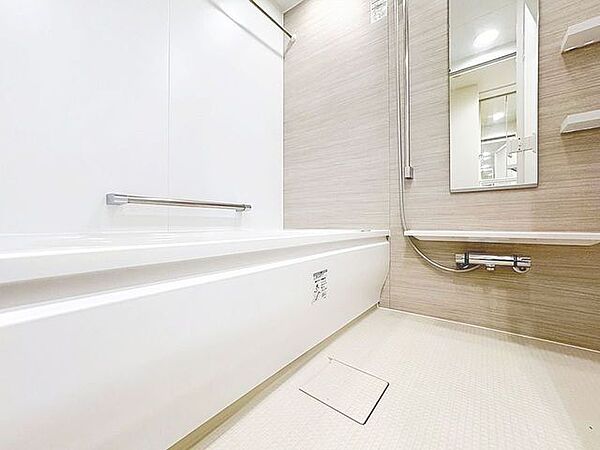 「一日の疲れをリフレッシュ♪快適バスルーム」癒しの空間バスルームです。天気に左右されずに洗濯物を乾かせる、浴室乾燥機＆オートバス機能付きです。