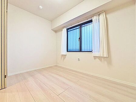 「居室」お子様の成長に合わせて机やベットを自由にレイアウトできるようにと、小さな自立心を育むお部屋作りを見越してご覧下さい。