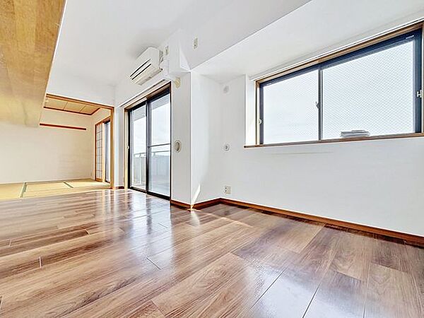 「寛ぎの空間・14.4帖リビング」毎日過ごす場所だからこそ、飽きのこないデザインが大事。本当に欲しい「寛げる空間」を実感して頂けます。