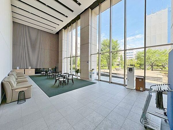 「ロビー」スカイラウンジ・オーナーズルーム等、共用施設が充実したマンションです。