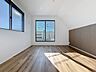 室内：「明るい居室」温もりある自然光を感じていただける居室です。飽きのこないナチュラルなデザインの空間は、色褪せることのない心地良さを作ります。