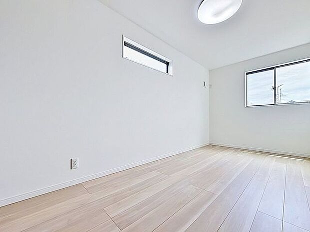 「ナチュラルテイストが心地よい。」柔らかな木目がナチュラルで落ち着きのある空間を演出！採光面からの光との調和でとても暖かみのあるお部屋となります。