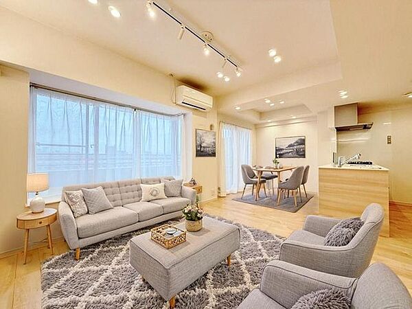 「インテリア映えする内装。」お部屋全体が優しく柔らかな色合いとなっています。（画像内の家電・家具等はCGです。本物件には付帯されません。）