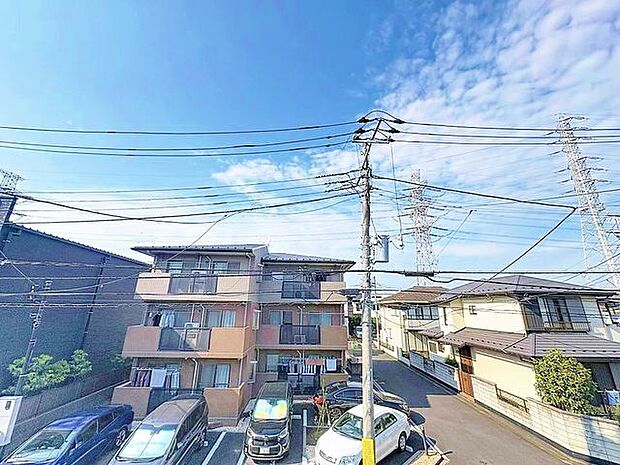 「眺望」穏やかな街並みを一望しながら、爽やかな風と柔らかく降り注ぐ陽光を感じて頂けます。