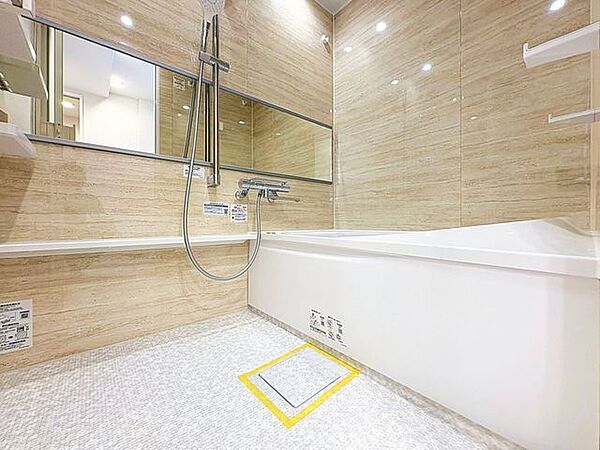 「一日の疲れをリフレッシュ。快適バスルーム。」癒しの空間バスルームです。天気に左右されずに洗濯物を乾かせる、浴室乾燥機・オートバス機能付きです。