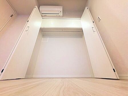 「各洋室に収納スペースを確保」収納の多さも魅力です!居住スペースを充分に確保することができる為、ゆとりある室内で、ゆっくりとご寛ぎいただけます。