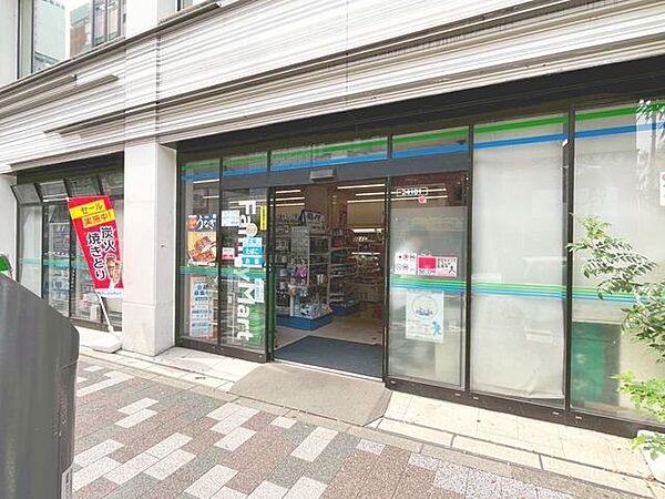 徒歩6分。ファミリーマート文京湯島春日通り店 410m