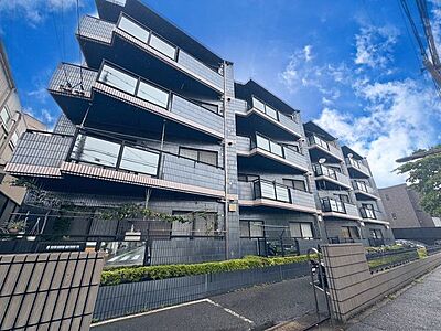 外観:「〜インテグラル新小岩〜」小学校331m、コンビニ460m。歩いて行ける距離にお買い物施設や教育施設が揃う街並み。子育て世帯も住みやすい、便利な住環境です。 外観:「〜インテグラル新小岩〜」小学校331m、コンビニ460m。歩いて行ける距離にお買い物施設や教育施設が揃う街並み。子育て世帯も住みやすい、便利な住環境です。