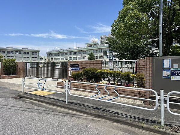 江戸川区立第五葛西小学校 980m