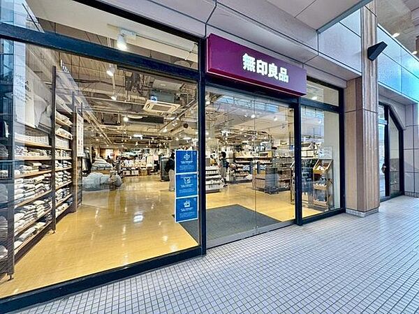 無印良品MONA店 徒歩4分。無印良品モナ新浦安 260m