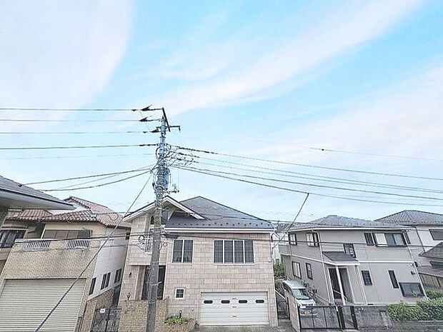 「眺望」穏やかな街並みを一望しながら、爽やかな風と柔らかく降り注ぐ陽光を感じて頂けます。