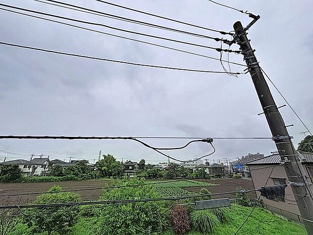 「眺望」穏やかな街並みを一望しながら、爽やかな風と柔らかく降り注ぐ陽光を感じて頂けます。