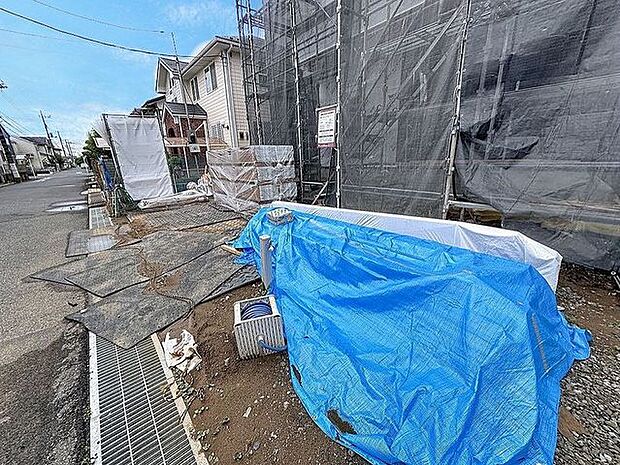 「カースペース3台駐車可能」駐車スペースがあるので、お子様の自転車やバイク置き場にするスペースとしてもご利用いただけます。