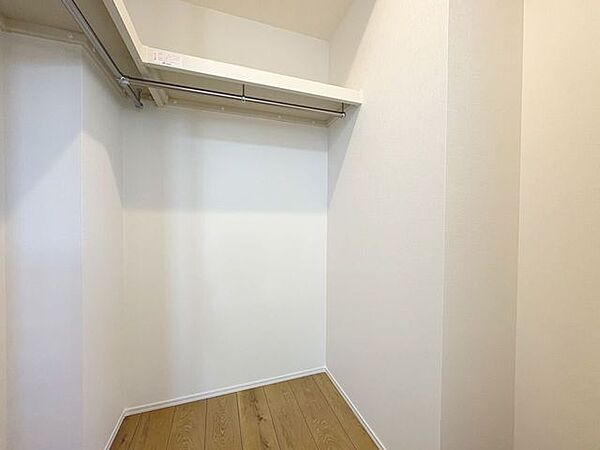 「ウォークインクローゼット」たっぷりと荷物が入るよう、ウォークインクローゼットを完備いたしました。